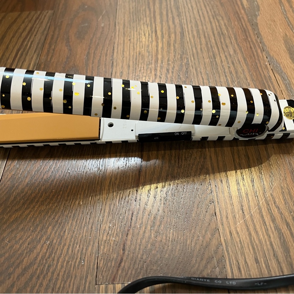 Black and White Hair Straightener
